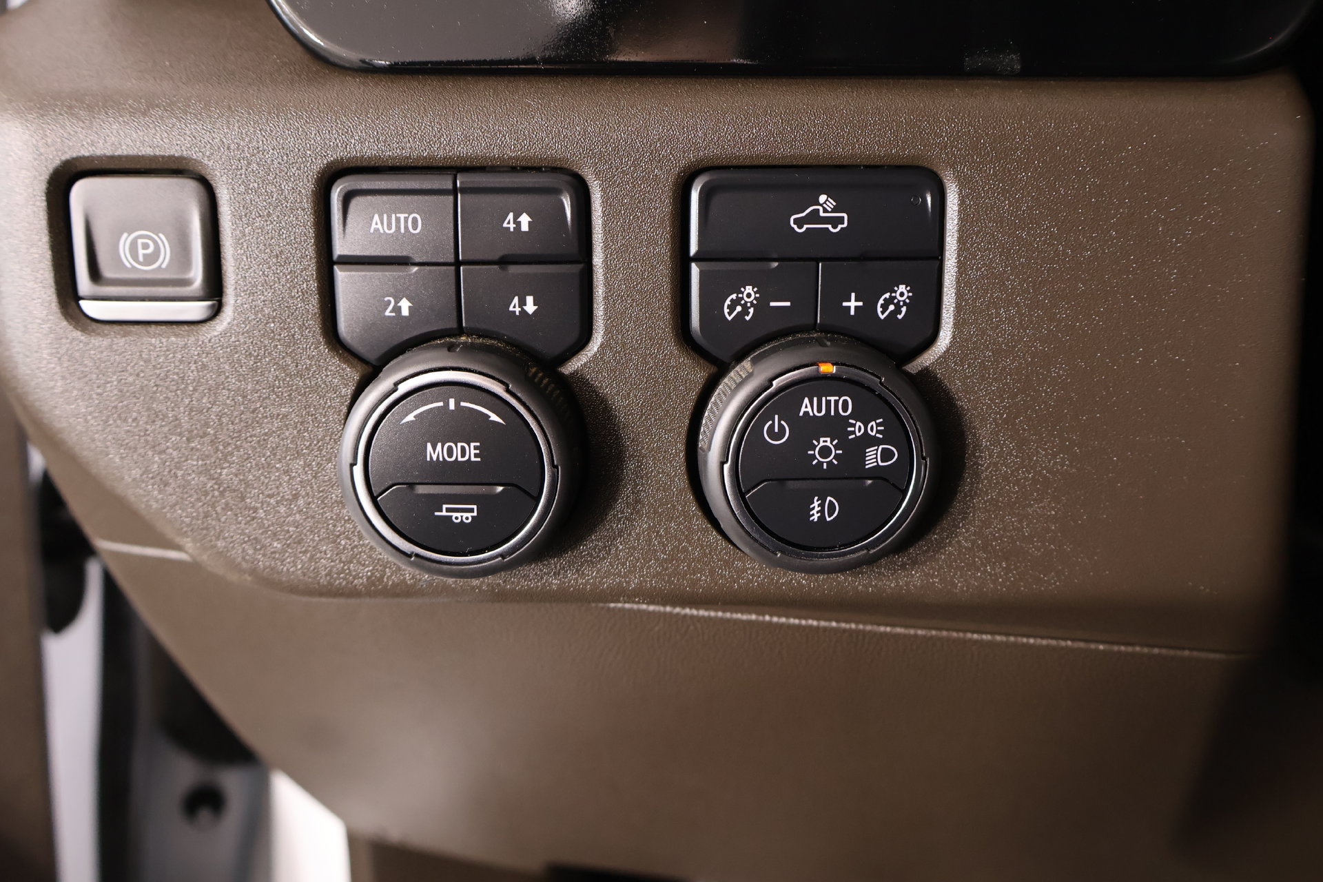 Used 2024 Chevrolet Silverado 1500 LT Trail Boss w/ Convenience Package II AWD/4WD image 9
