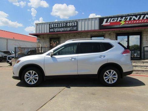 Used 2016 Nissan Rogue SV w/ SV Moonroof Package FWD image 2