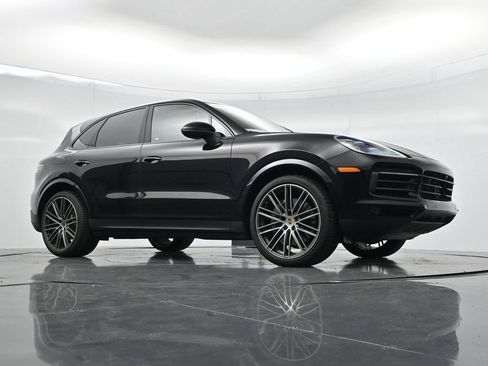 Certified 2023 Porsche Cayenne S Platinum AWD/4WD image 25