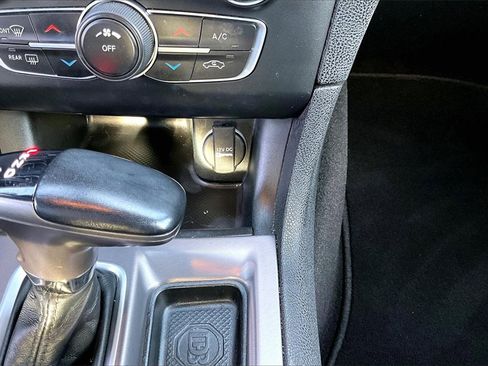 Used 2019 Dodge Charger SXT image 34