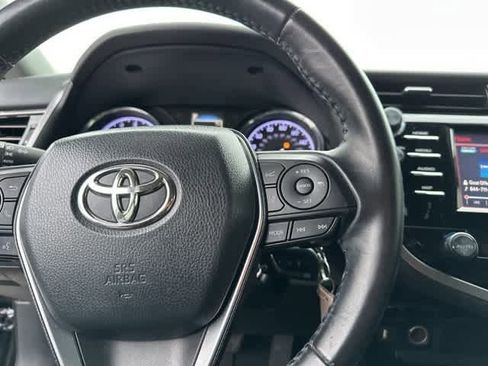 Used 2020 Toyota Camry SE image 10
