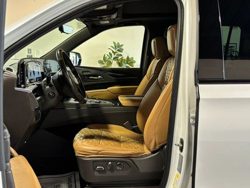 Used 2021 Cadillac Escalade ESV Sport w/ Driver Assist Tech Package AWD/4WD image 14