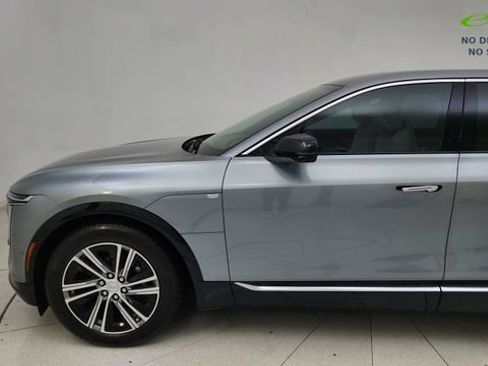 Used 2024 Cadillac Lyriq Luxury AWD/4WD image 4