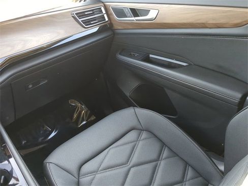 Certified 2024 Volkswagen Atlas SE image 16