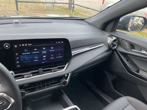 Used 2025 Chevrolet Equinox LT image 18