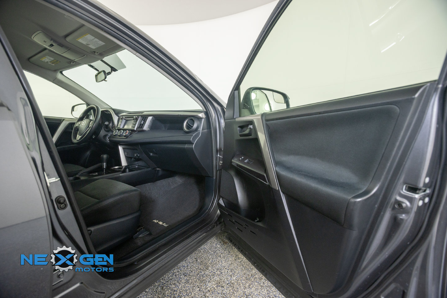 Used 2016 Toyota RAV4 LE FWD image 37
