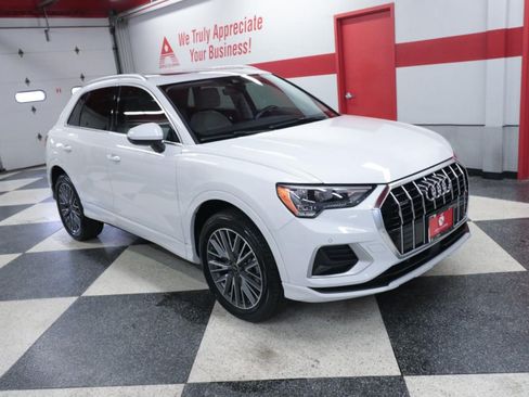 Used 2022 Audi Q3 2.0T Premium AWD/4WD image 3