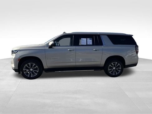 Used 2022 Chevrolet Suburban LT w/ LT Signature Package image 2