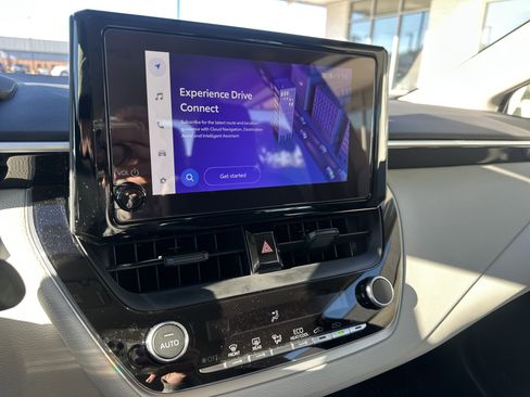 Used 2025 Toyota Corolla LE image 17