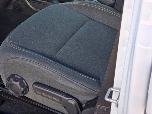 Used 2025 Jeep Wrangler Sahara image 21