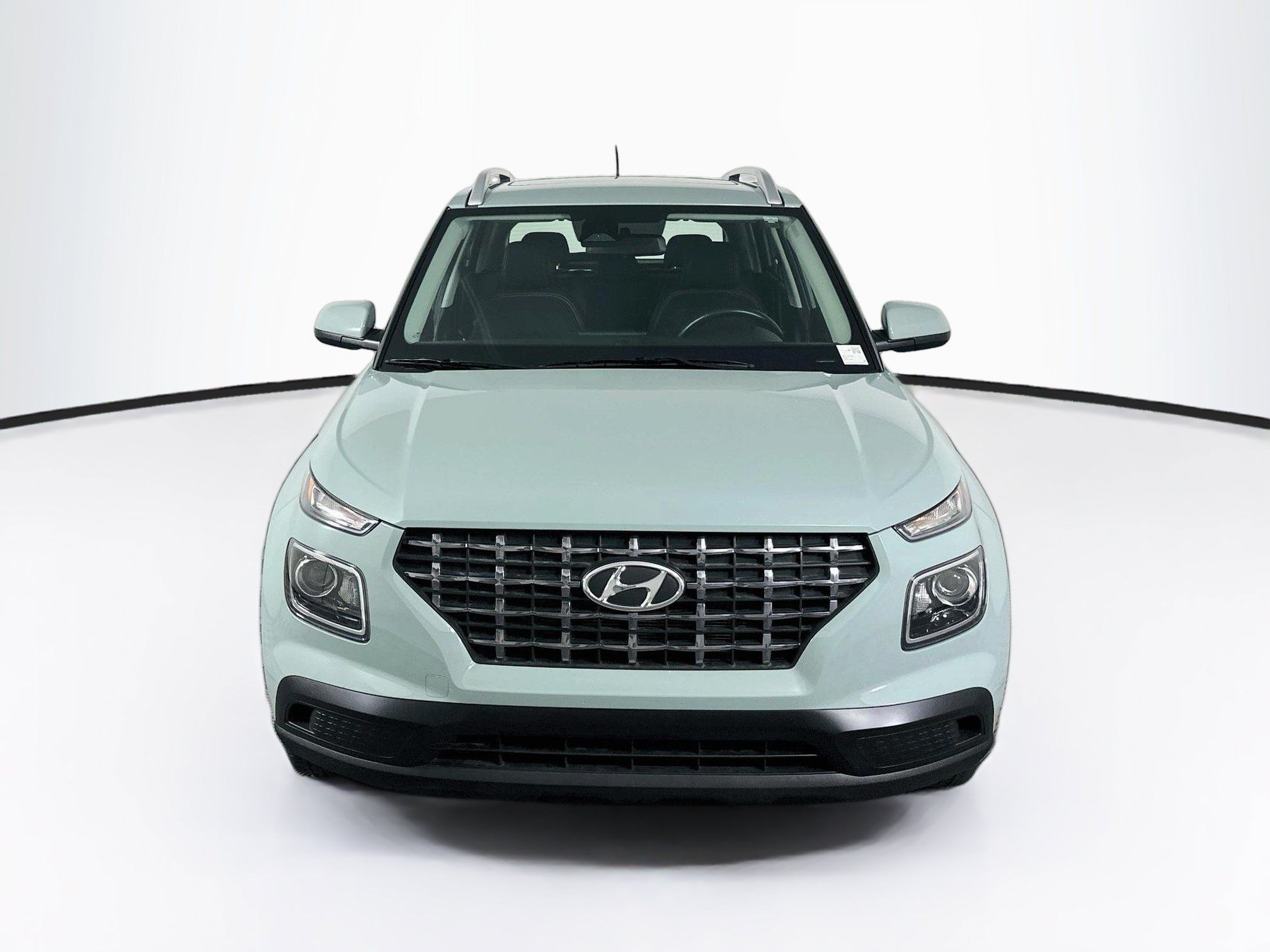 Used 2025 Hyundai Venue SEL FWD image 2