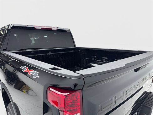 Used 2025 Chevrolet Silverado 1500 Custom image 12