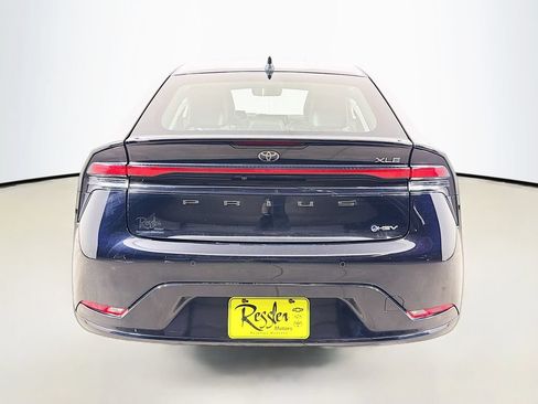 Used 2023 Toyota Prius XLE AWD/4WD image 7