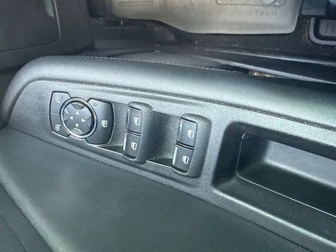 Used 2021 Ford Edge SE FWD image 9