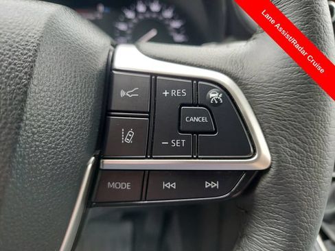 Used 2025 Toyota Sienna XLE FWD image 30