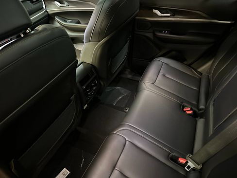 New 2026 Jeep Grand Cherokee Limited AWD/4WD image 11