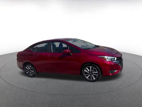 Used 2025 Nissan Versa SV image 2