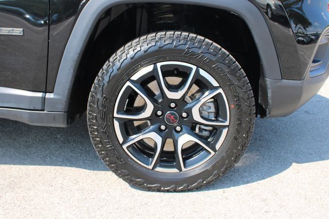 Used 2025 Jeep Compass Trailhawk AWD/4WD image 37