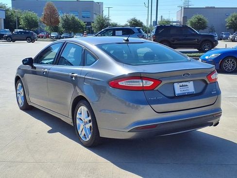 Used 2013 Ford Fusion SE FWD image 2
