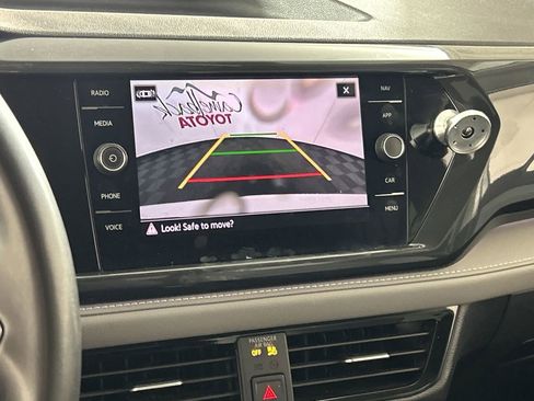 Used 2022 Volkswagen Taos SEL image 18