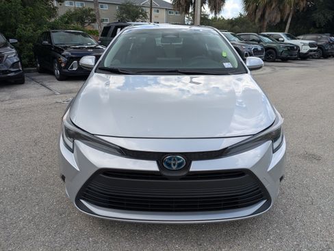Used 2024 Toyota Corolla XLE FWD image 3