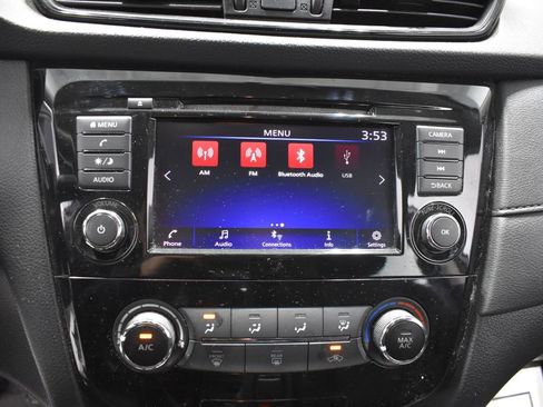 Used 2018 Nissan Rogue S AWD/4WD image 18