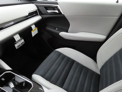 New 2026 Mitsubishi Outlander SE AWD/4WD image 18