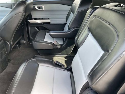 Used 2022 Ford Explorer XLT w/ Equipment Group 202A image 24