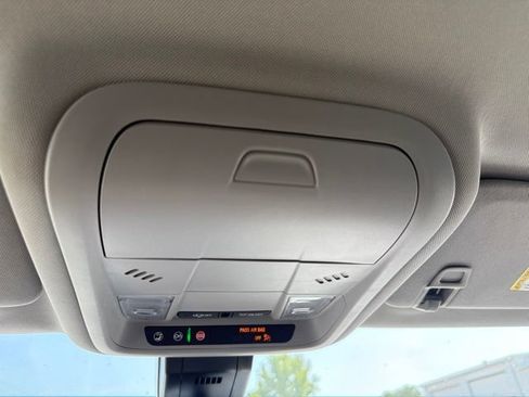 Used 2024 GMC Terrain SLE FWD image 18