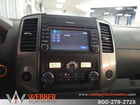Used 2014 Nissan Frontier SL w/ SL Moonroof Package image 18