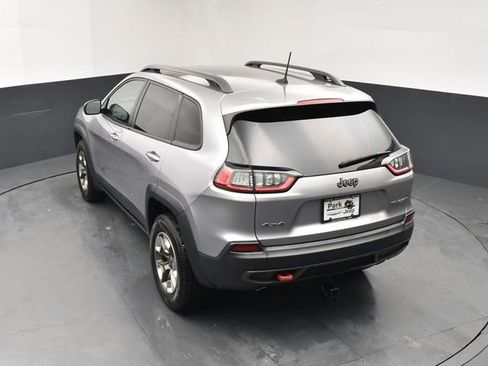 Used 2019 Jeep Cherokee Trailhawk AWD/4WD image 16