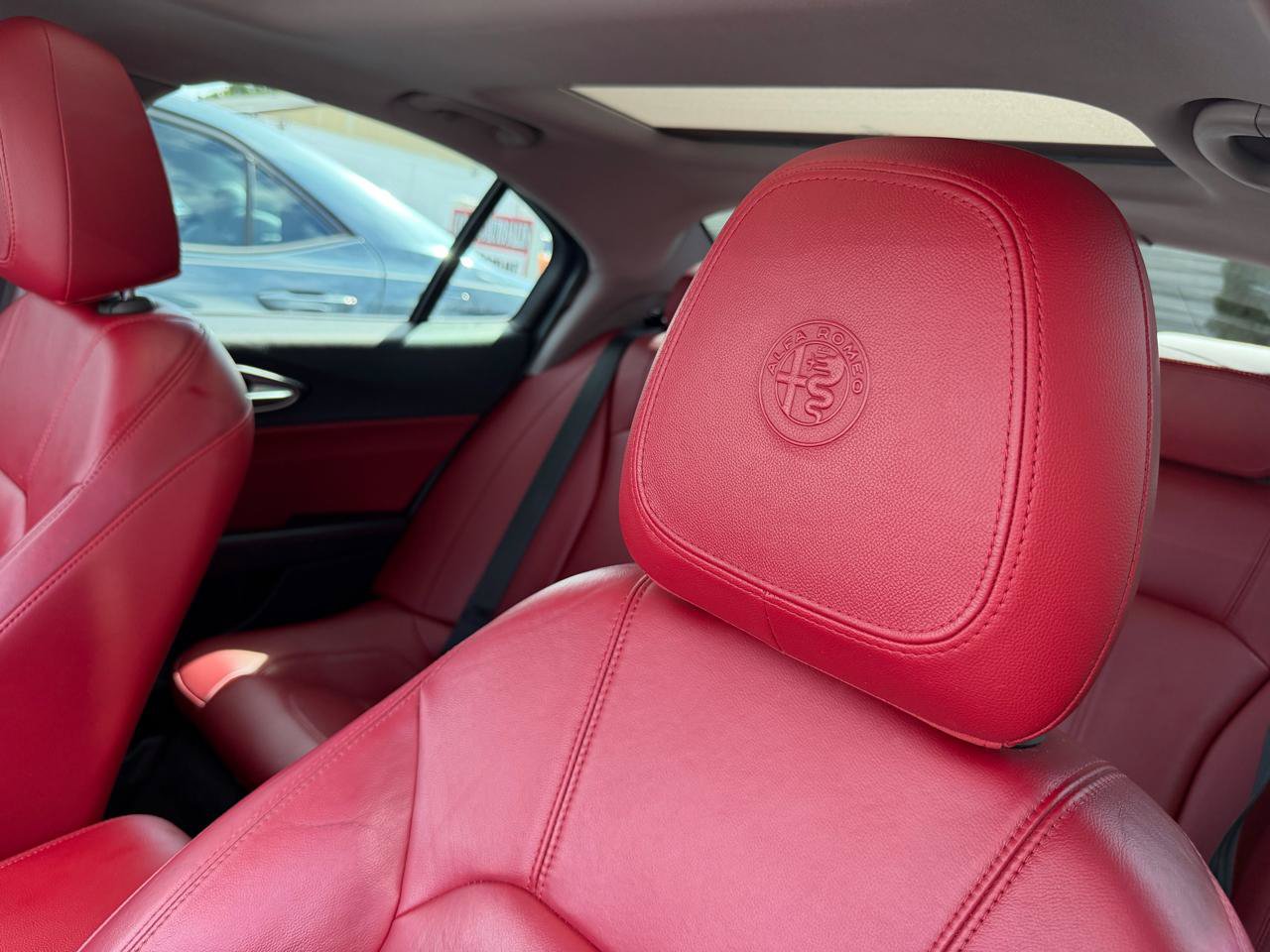 Used 2019 Alfa Romeo Giulia AWD image 25