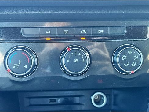 Used 2018 Volkswagen Tiguan S image 16