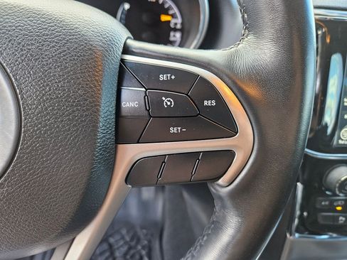 Used 2022 Jeep Grand Cherokee Laredo X AWD/4WD image 21