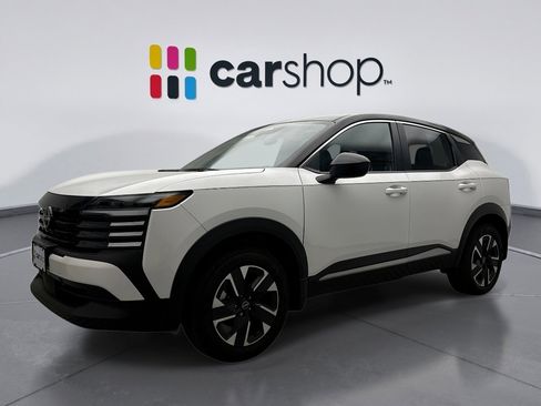 Used 2025 Nissan Kicks SV image 1