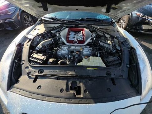 Used 2015 Nissan GT-R Premium AWD/4WD image 18