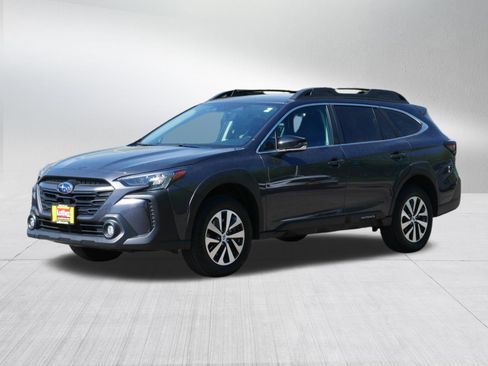 Used 2024 Subaru Outback Premium AWD/4WD image 3