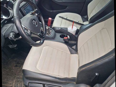 Used 2016 Volkswagen Jetta Sport FWD image 7