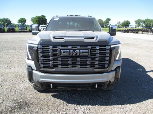New 2026 GMC Sierra 2500 Denali Ultimate AWD/4WD image 12