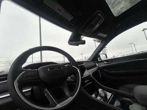 New 2025 Jeep Grand Cherokee L Limited w/ Black Appearance Package image 17