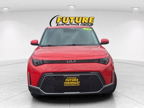Used 2024 Kia Soul LX FWD image 2