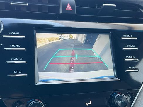 Used 2018 Toyota Camry LE image 19