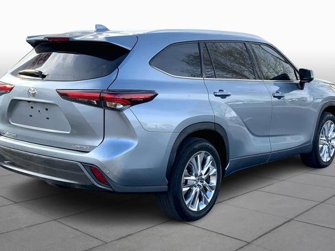 Used 2024 Toyota Highlander Limited image 12