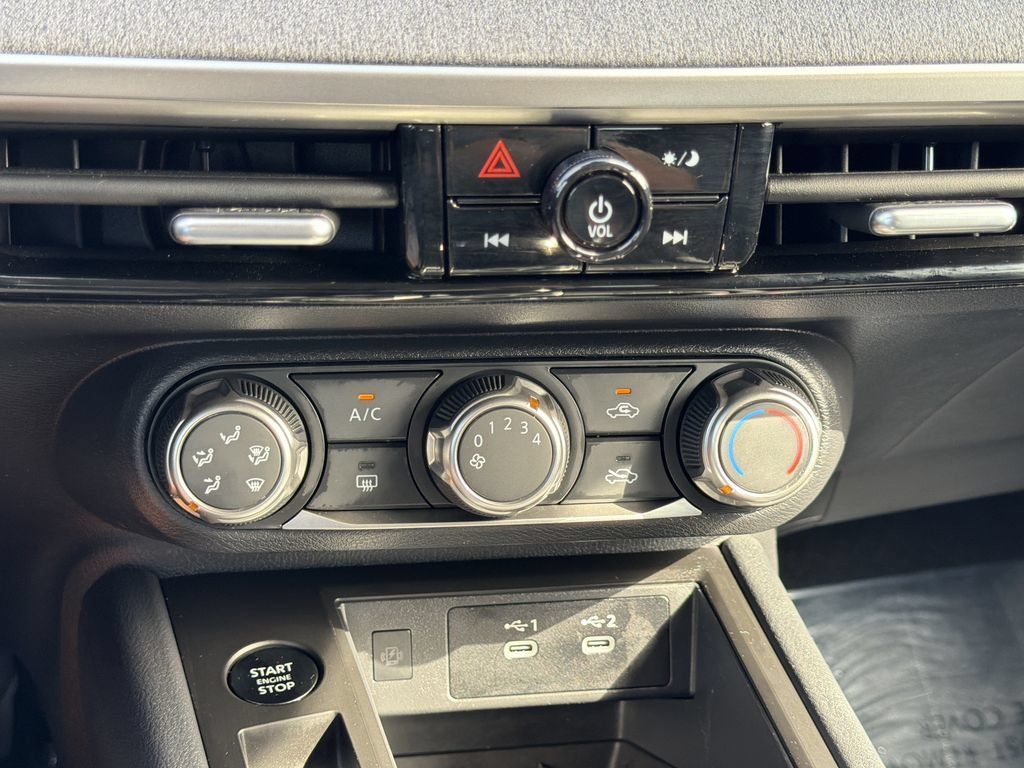 Used 2025 Nissan Kicks SV FWD image 6