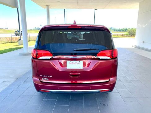 Used 2019 Chrysler Pacifica Touring Plus image 6