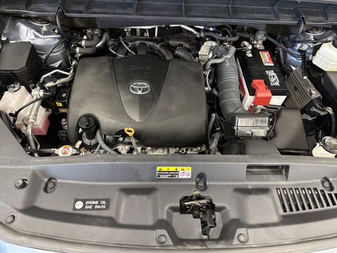 Used 2021 Toyota Highlander XLE image 14