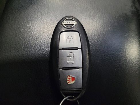 Used 2016 Nissan Rogue SV AWD/4WD image 32