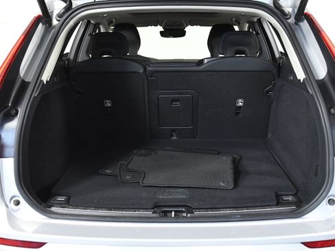 Used 2025 Volvo XC60 B5 Plus image 32