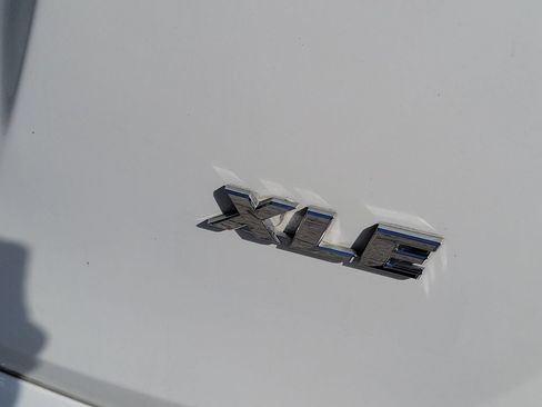 Used 2018 Toyota RAV4 XLE FWD image 14