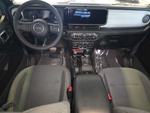 Used 2024 Jeep Wrangler Unlimited AWD/4WD image 18